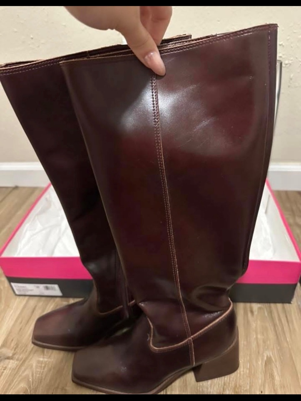 Women's Knee-High Leather Heeled Boots in Burgundy